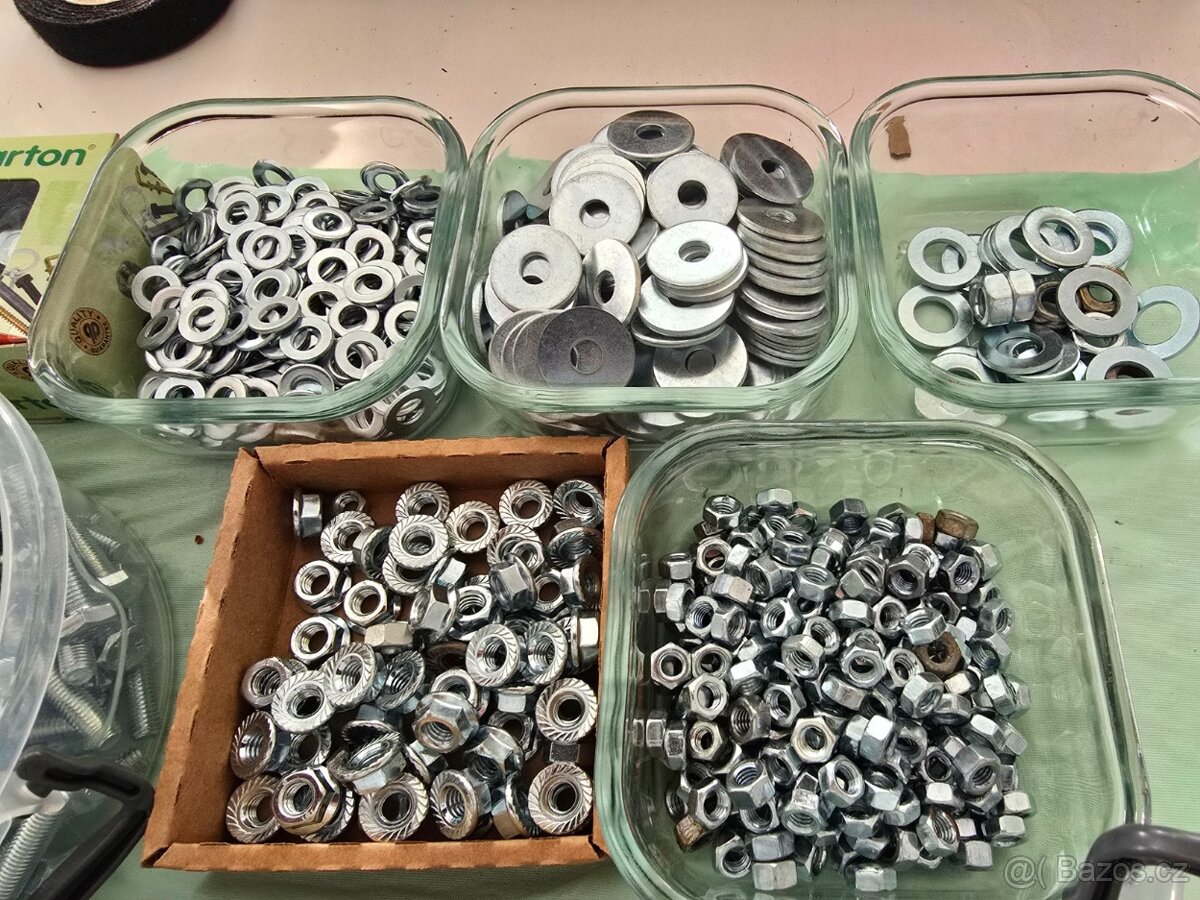 šroubky, vruty, podložky, matičky, háčky - vše nové - 4