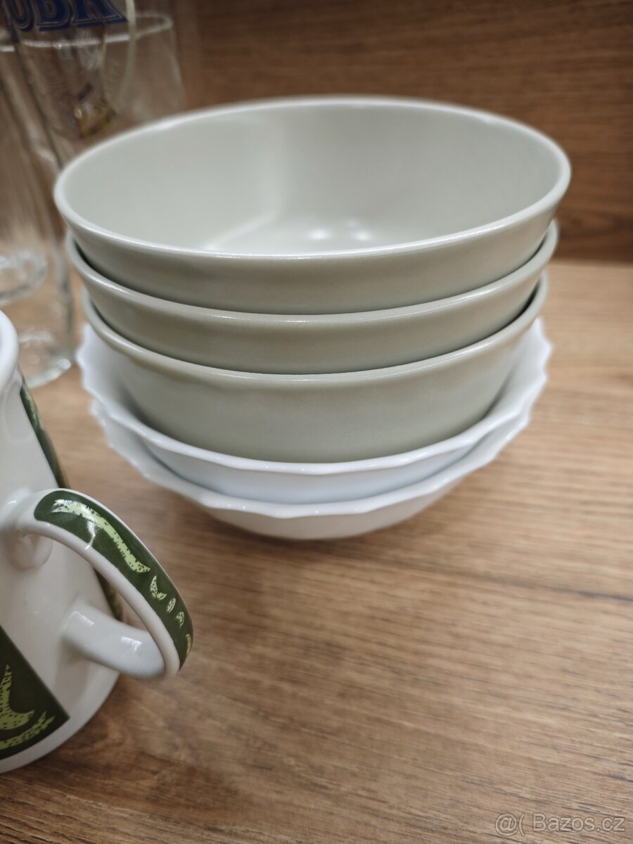 Směs sklenic, hrníčků, panákovky - 4