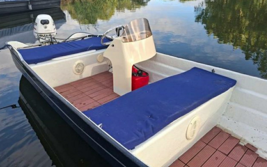 Motorový člun s motorem Johnson 9,9 Hp - 4