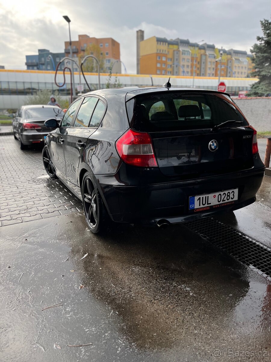 BMW 120I - 4