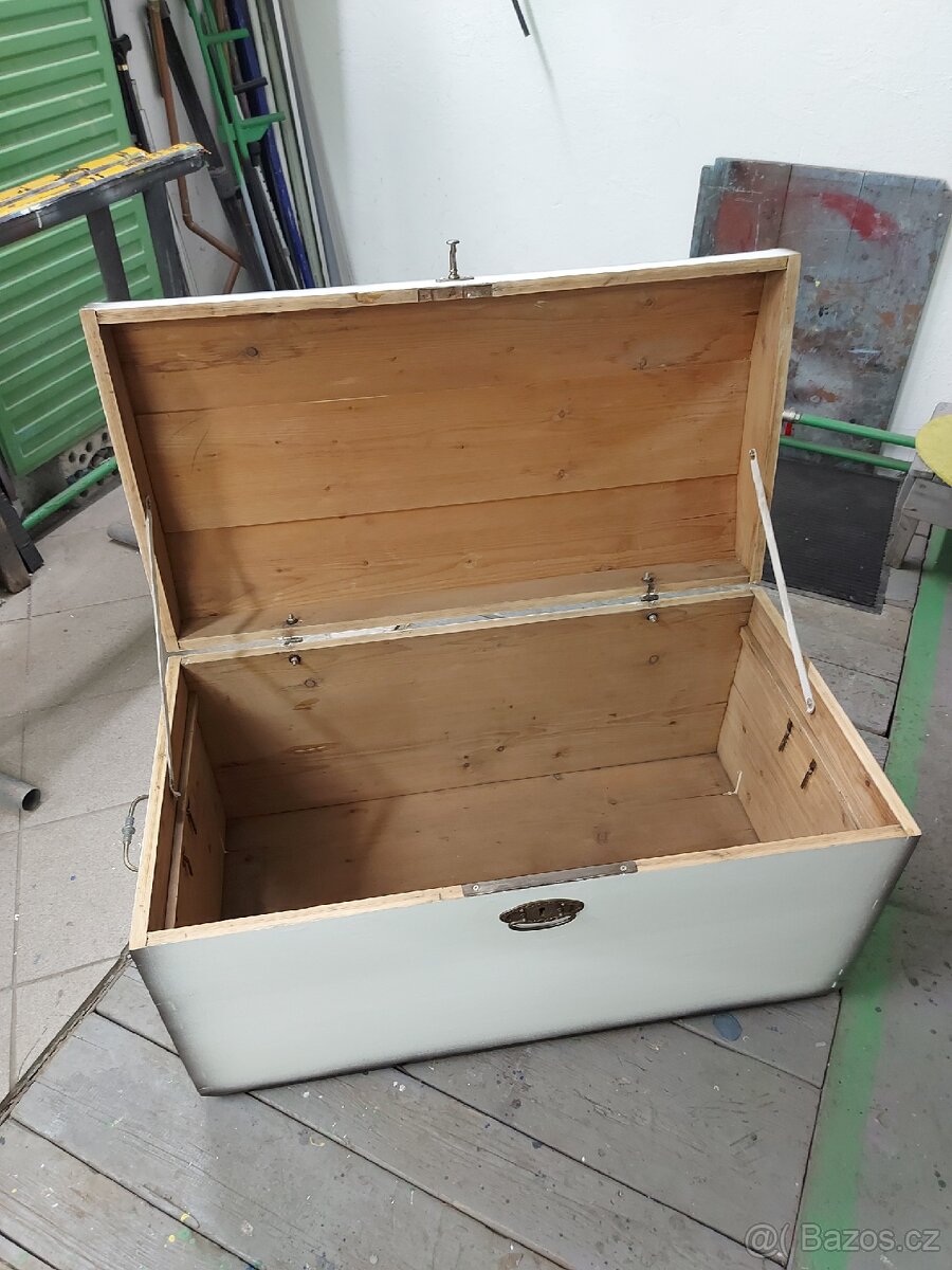 Prodám dřevěnou truhlu - 4