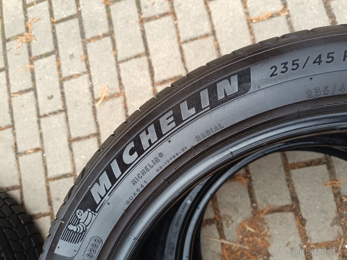 2x 235/45 R18 98W Michelin - 6,7 mm - letní pneu - 4