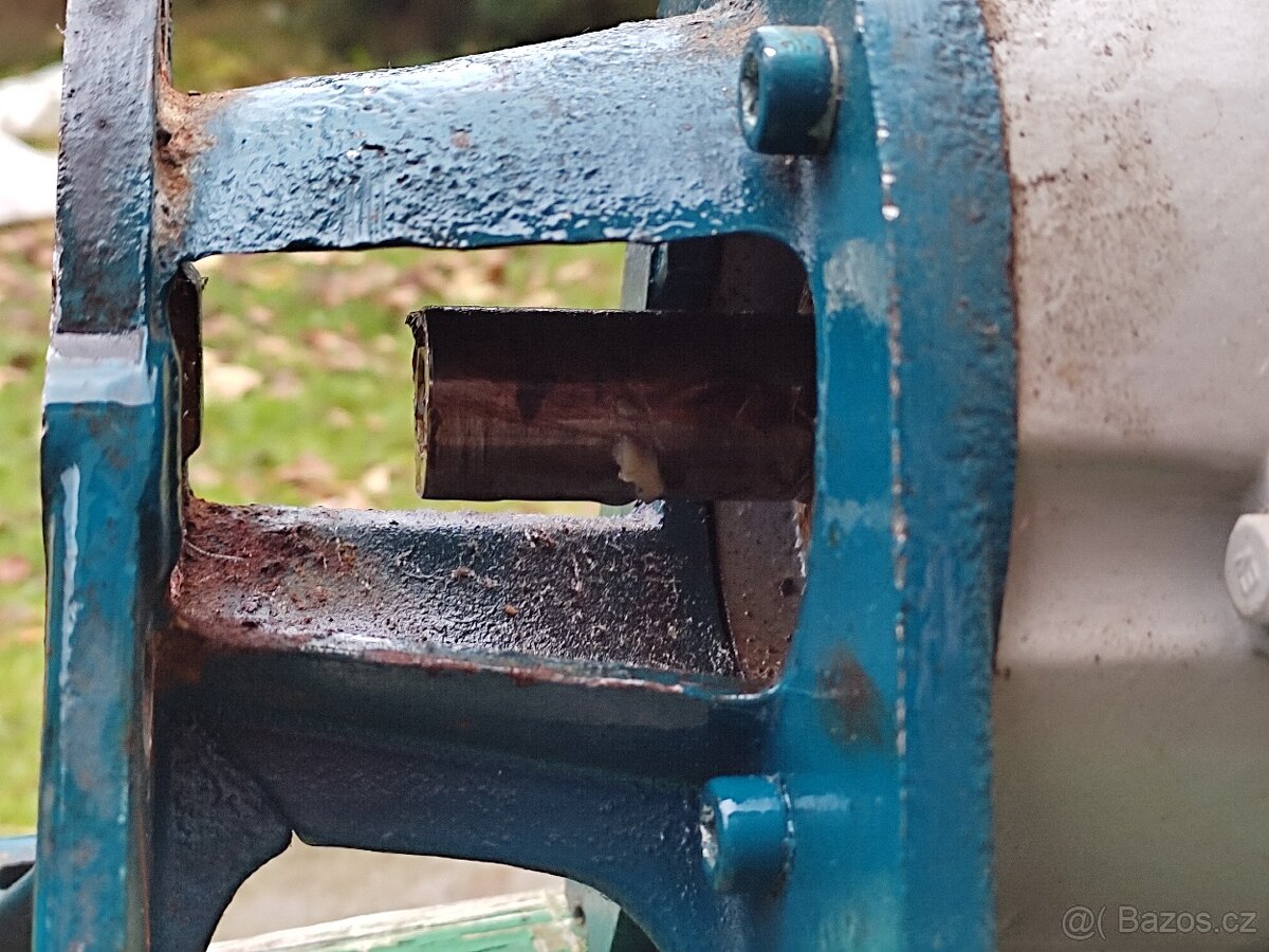 PRODÁM 2 KS ELEKTROMOTOR SIEMENS - 4