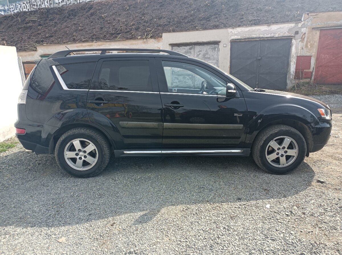 Mitsubishi outlander 2.2 DI-D,4x4,rok 2011 - 4