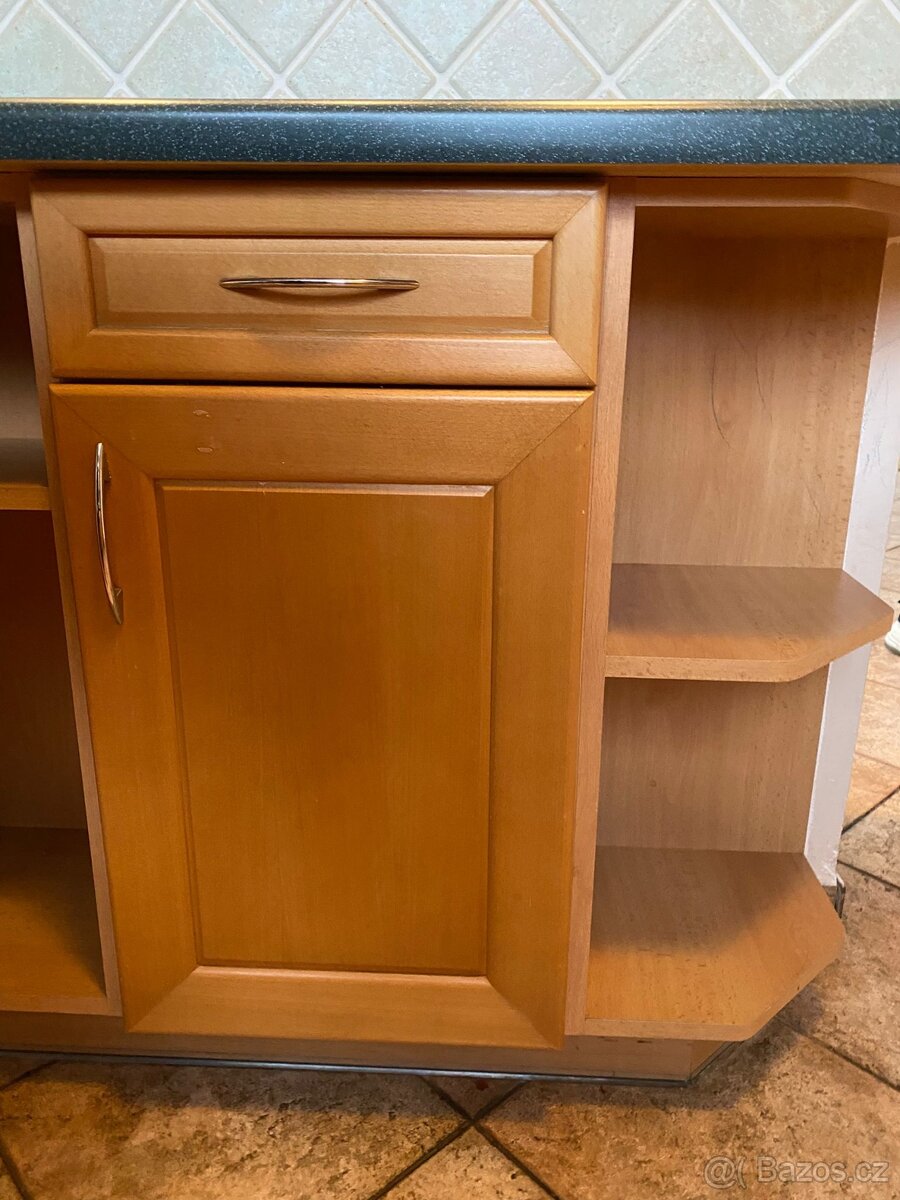 Moderní kuchyňská linka se spotřebiči - 4