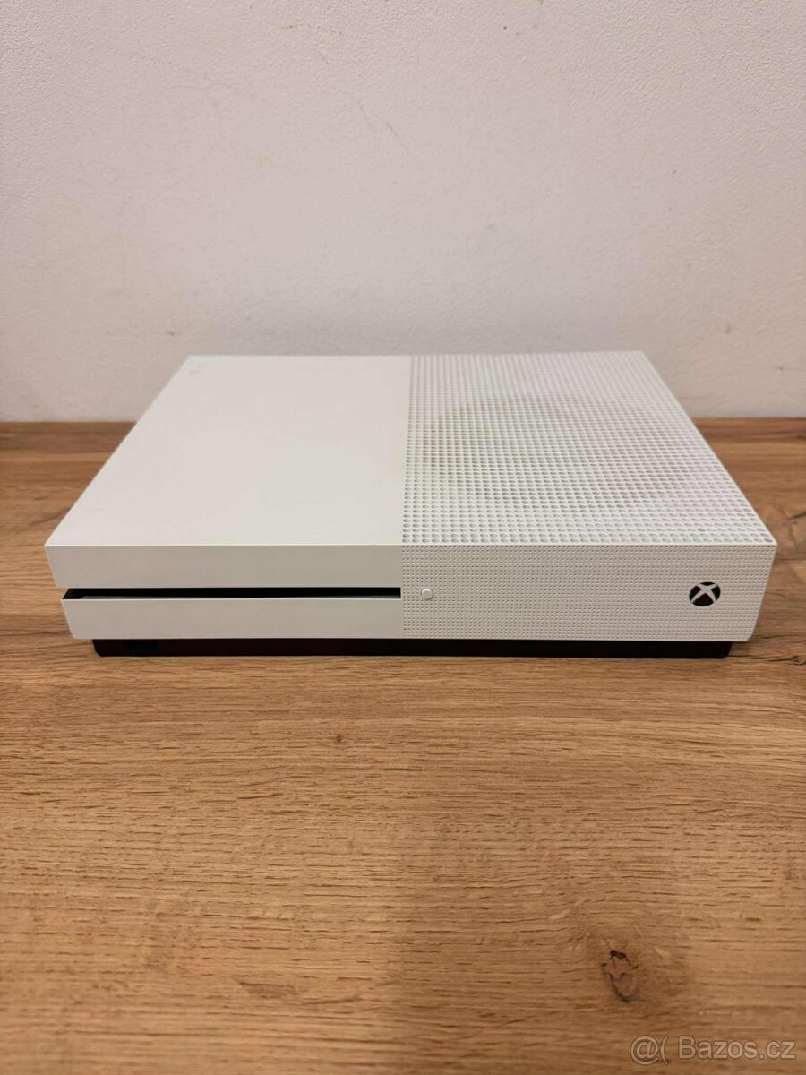 Xbox One S 500GB +2x OVL+1x HRA - 4