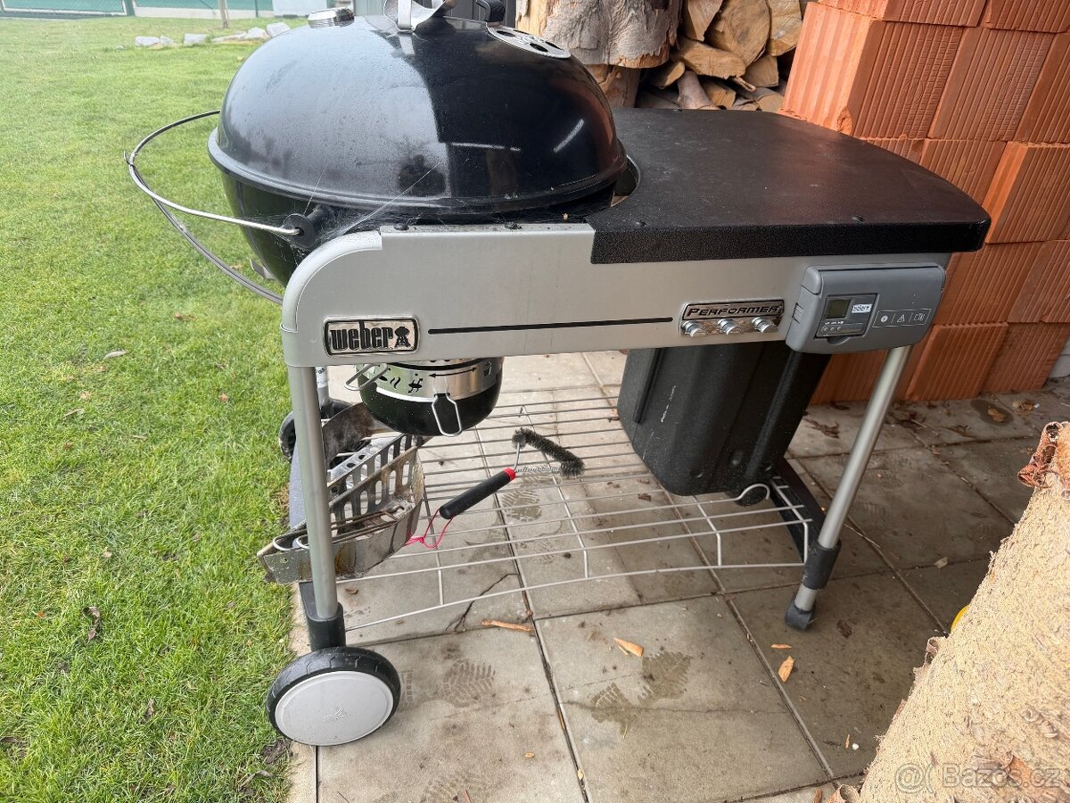 Gril weber na dřevěné uhlí - Performer Deluxe nový - 4