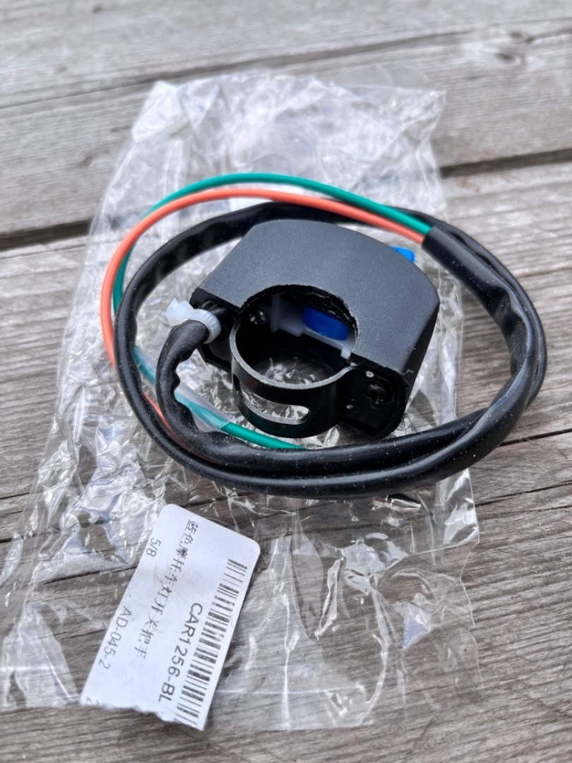 Vypínač na řiditka moto - univerzální - 4