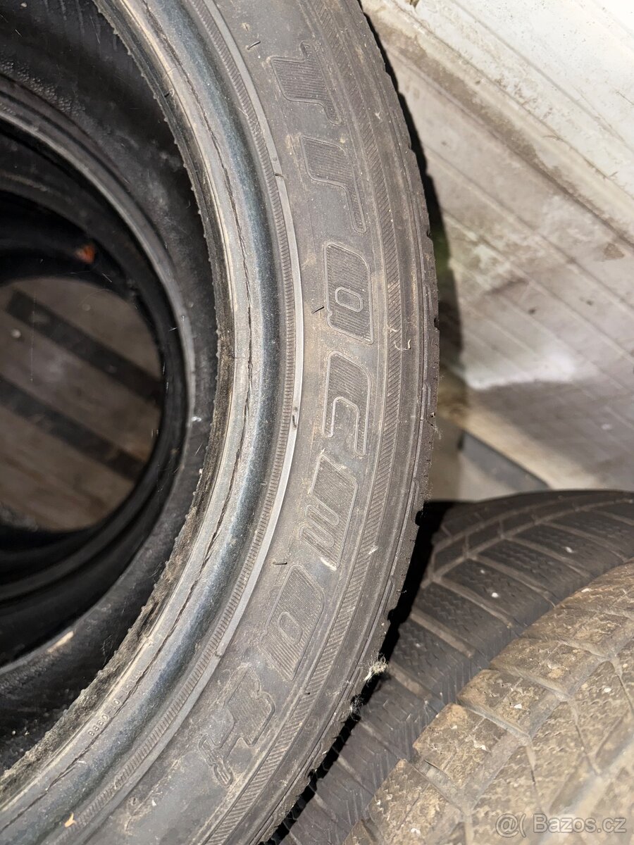 Prodám zimní pneu 235/45/17 do 2022 4mm - 4