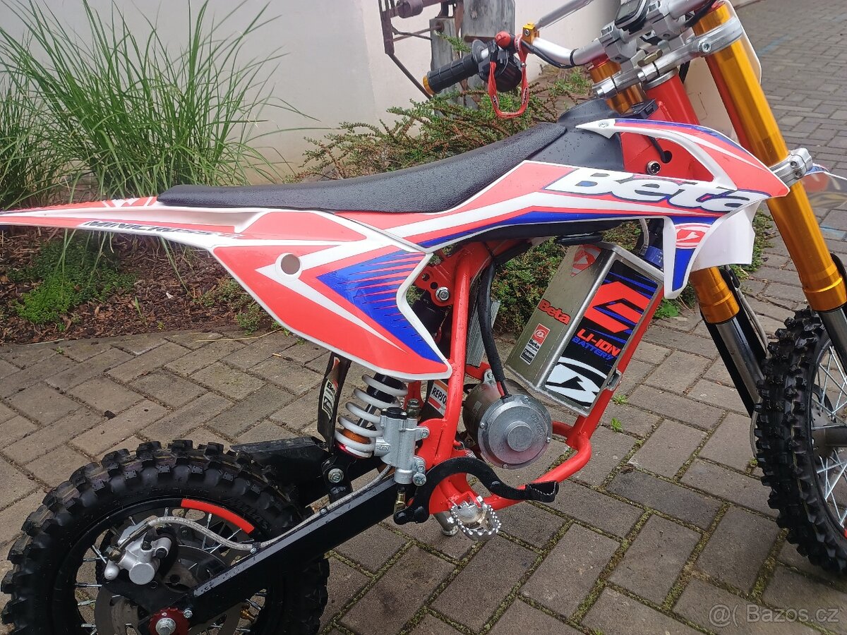 Beta Minicross -E 12 dětská elektromotorka - 4