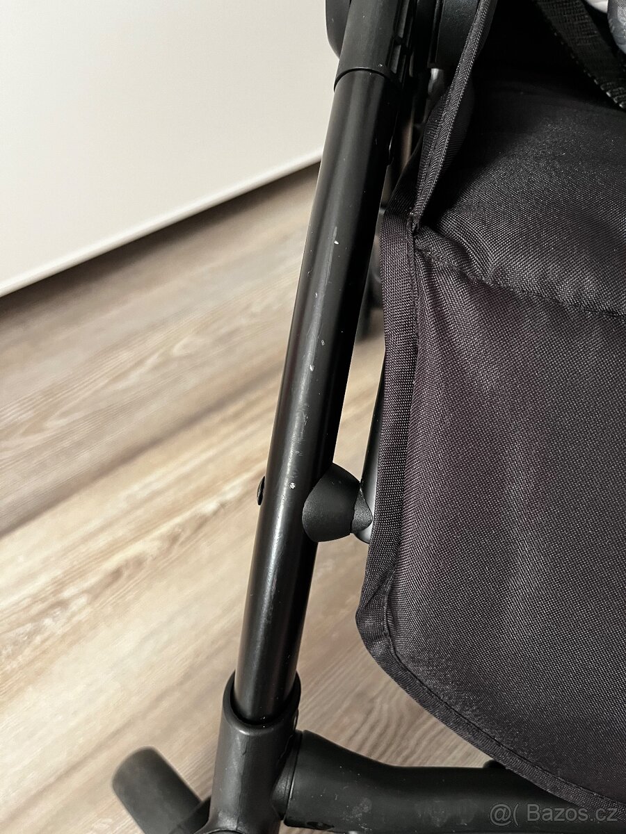 Cestovní kočárek Petite&Mars UP - 4