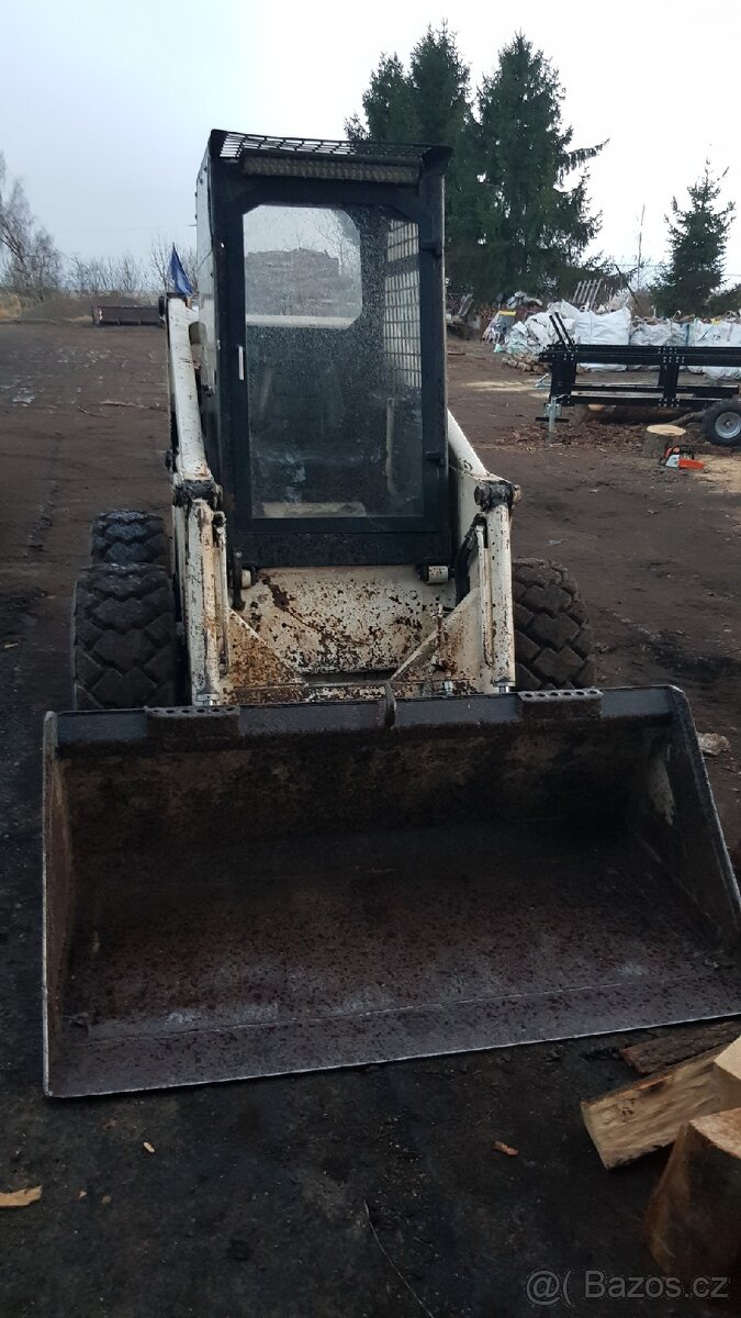 Smykový nakladač - 4