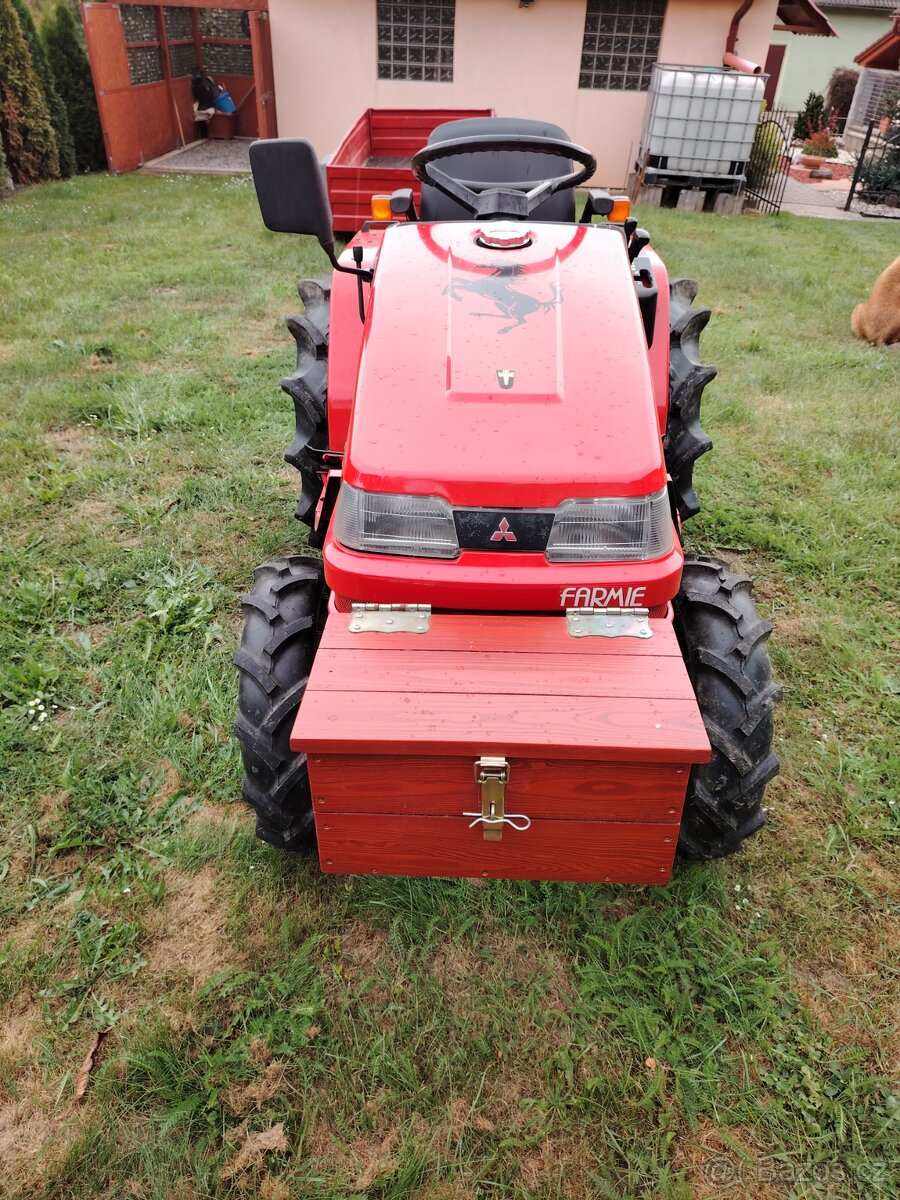 Malotraktor Mitsubishi + vlečka - 4