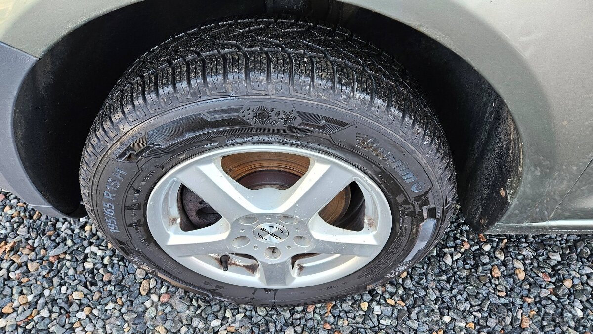 VOLSWAGEN CADDY 1,6 MPi 75 kW Maxi - 4