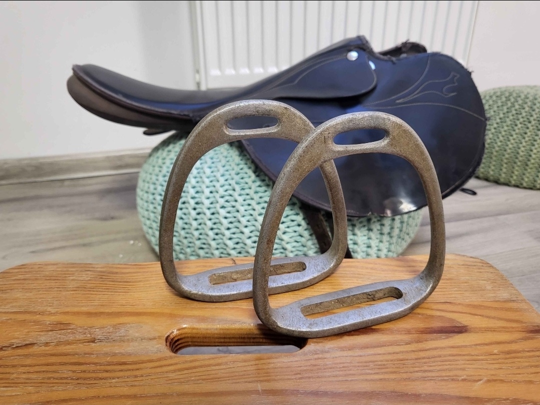 Dostihové sedlo wintec + třmeny - 4