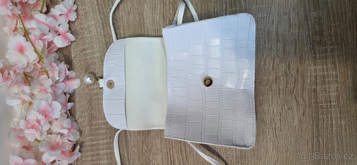 Bílá kabelka - 4