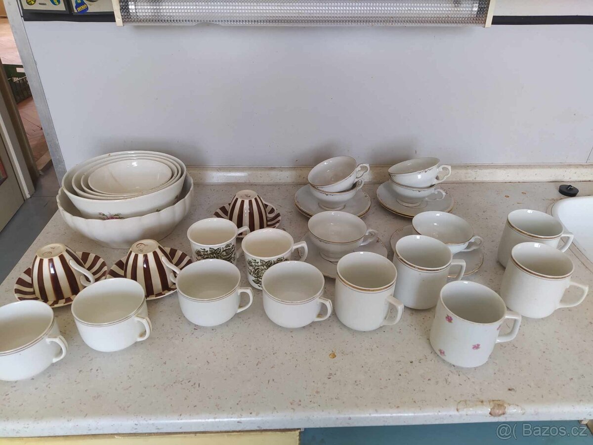 MIX skleniček, hrníčků, talířků a misek - 4