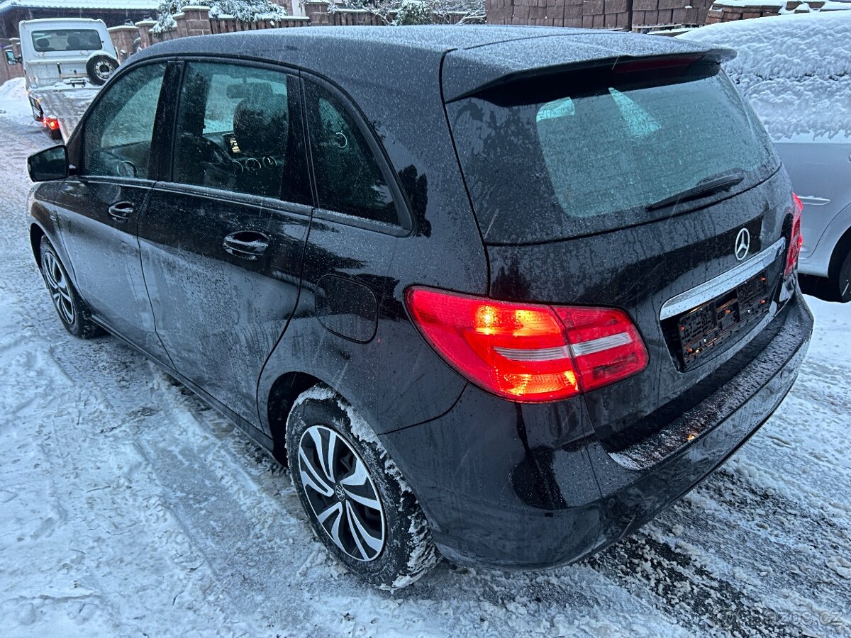 Mercedes-Benz B180 i, 1.6i 90kW, naj.61tis.km,automaticka p - 4
