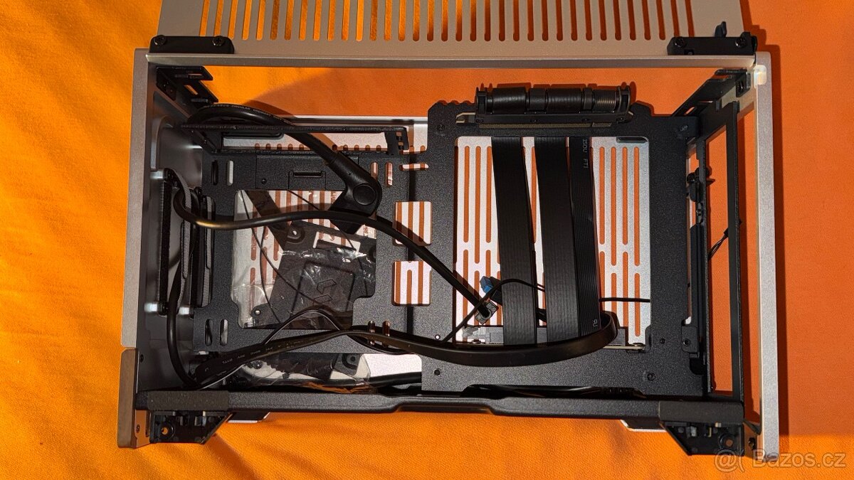 Fractal Design Terra Silver - 4