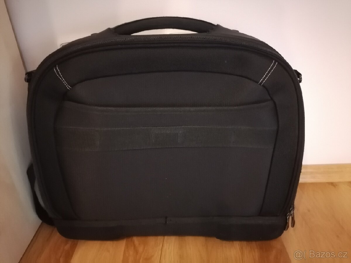 Case Logic Skořepinová brašna na notebook 17"
- 4