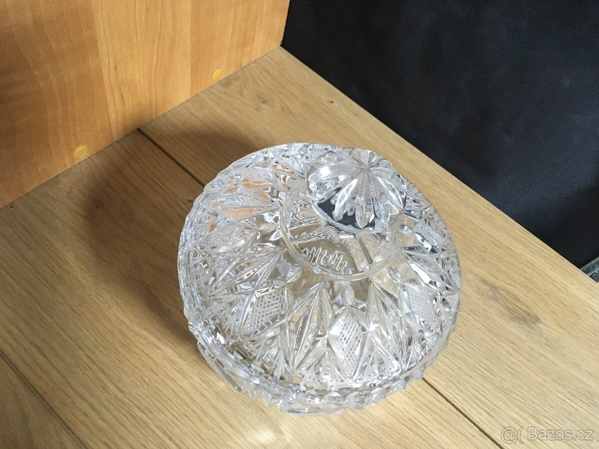 Broušená dóza s víkem s úchytem - 4