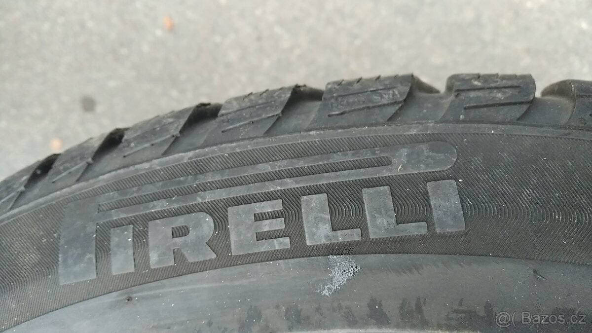 Prodám sadu pneu 235/45r18 - 4