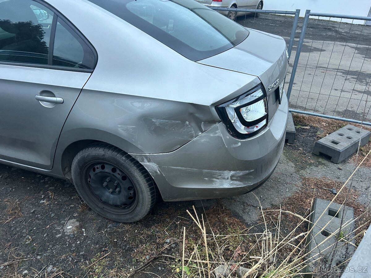 Škoda Rapid 2019 - bouraný - 4