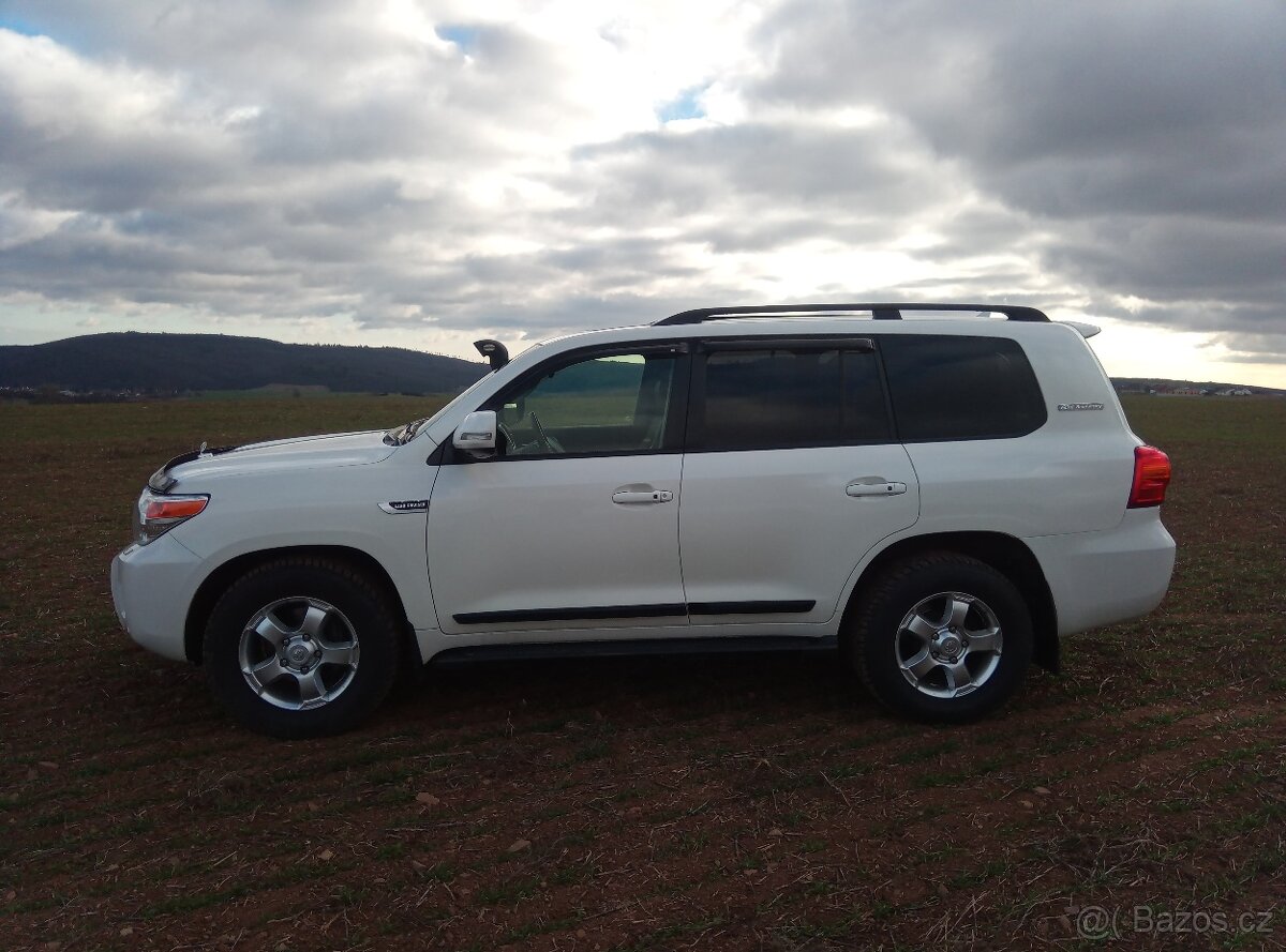 Toyota Land Cruiser 200 najeto 62 tis km - 4