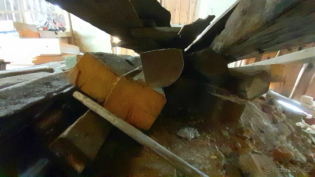 Staré trámy a prkna - 4