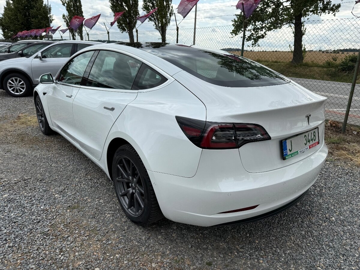 Tesla Model 3 - 4