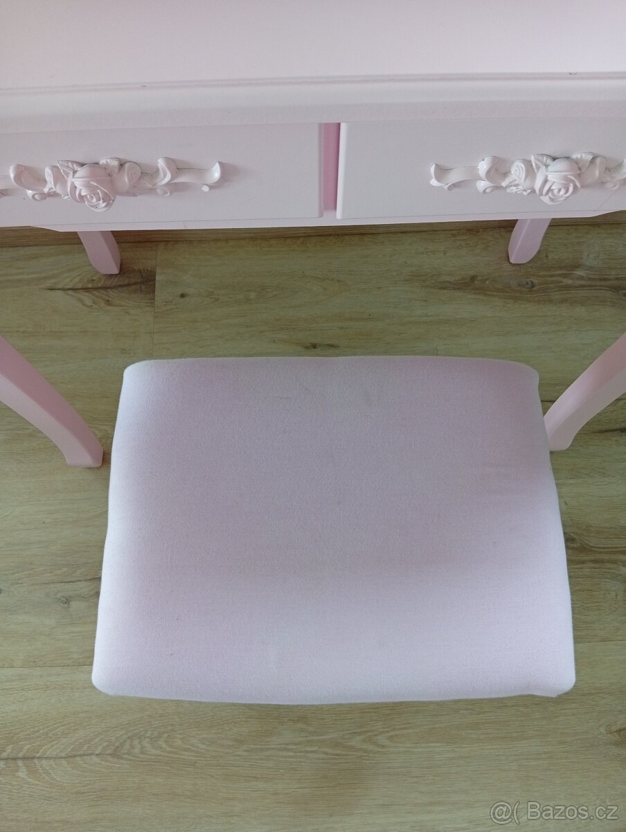 Kosmetický stolek - 4