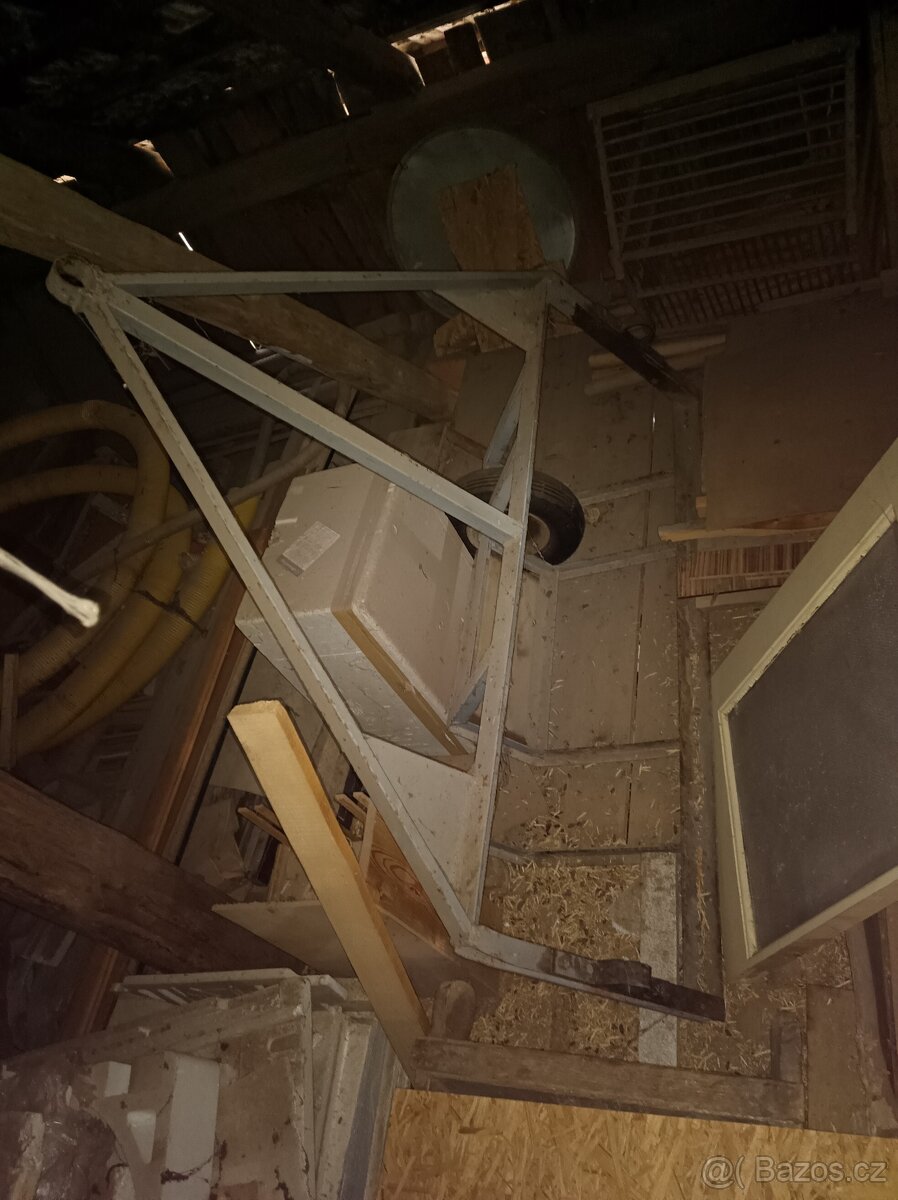 Prodám válec z modřínového dřeva za traktor - 4