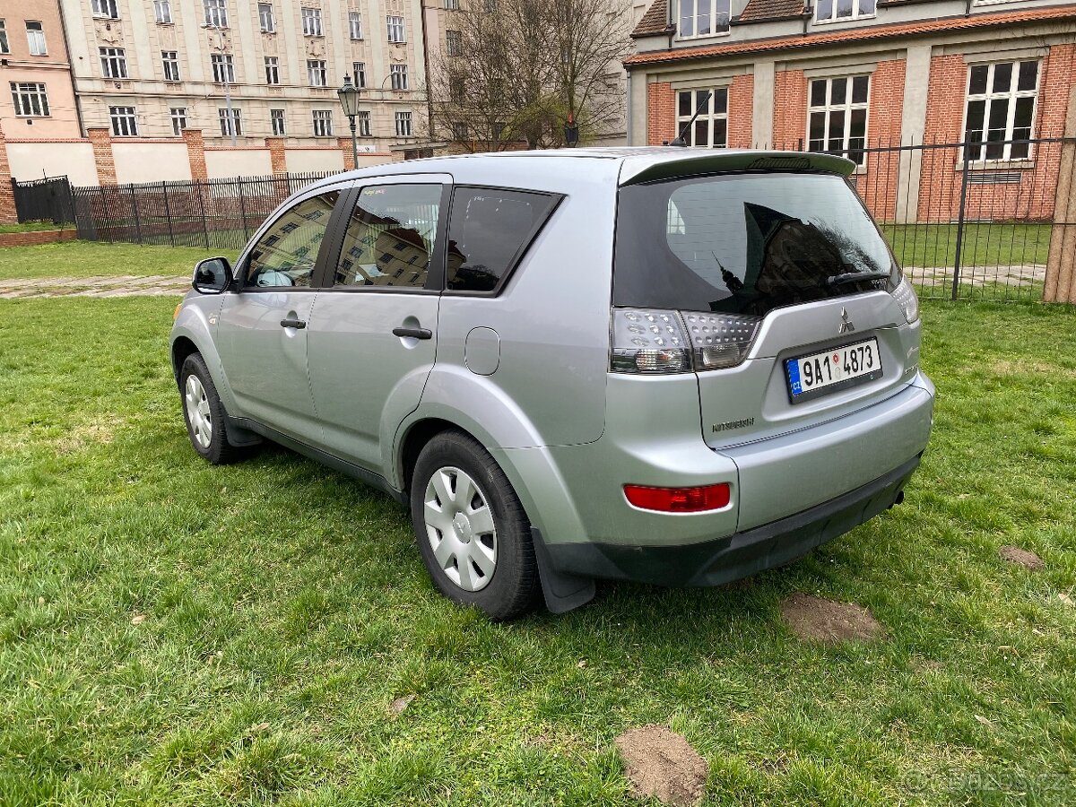 Mitsubishi Outlander 2.0 DiD 4x4 - 4