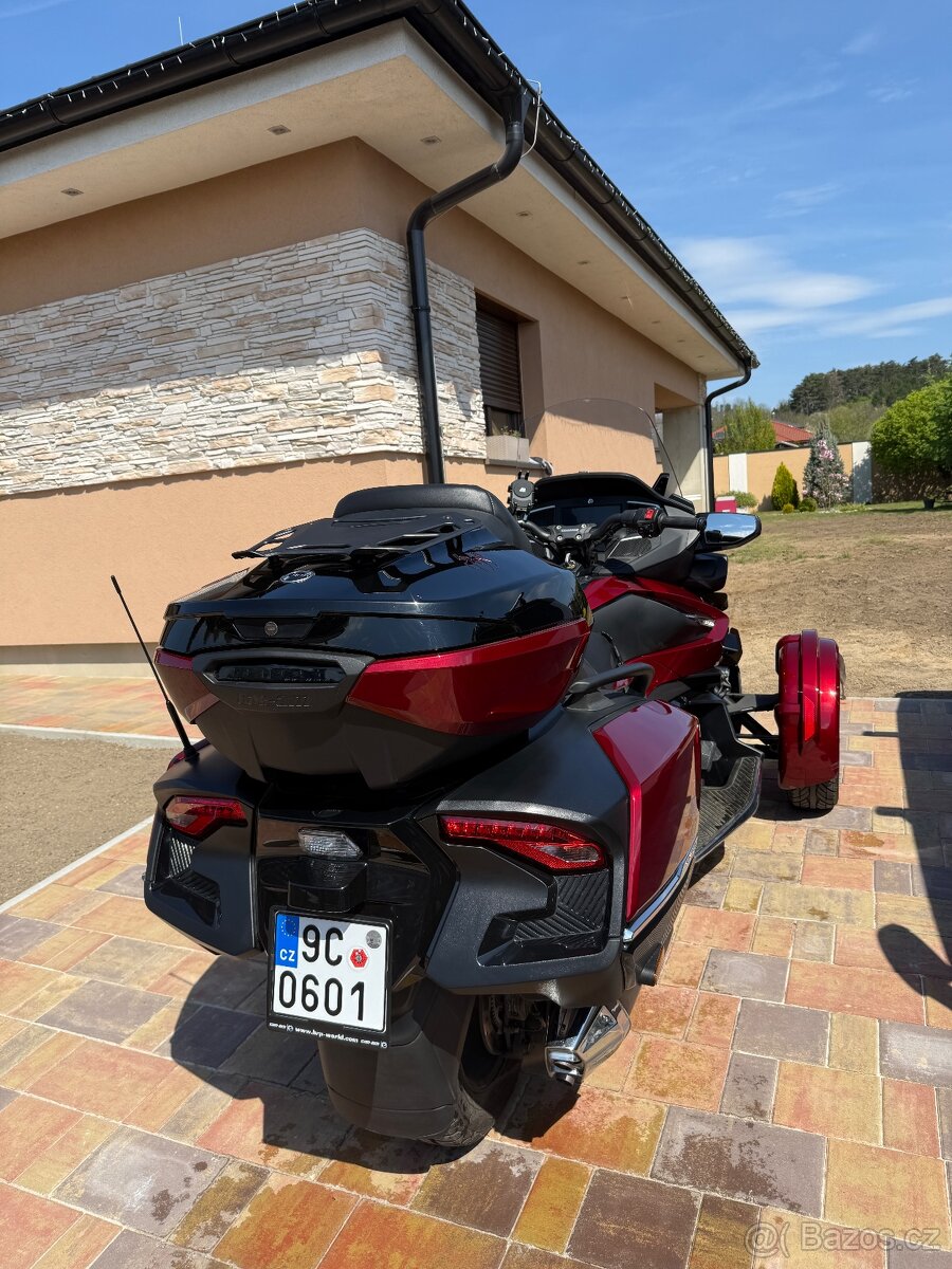 CAN-AM SPYDER - 4