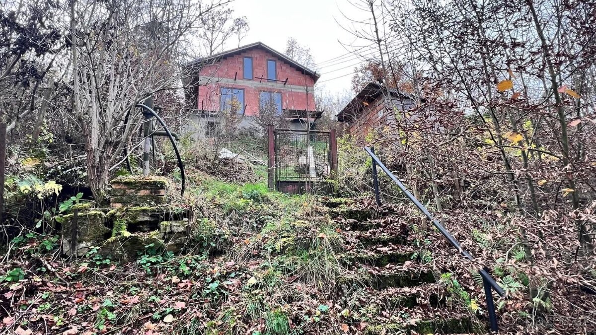 Prodej dvou pozemků s rozestavěnou chatou Unhošť - 4