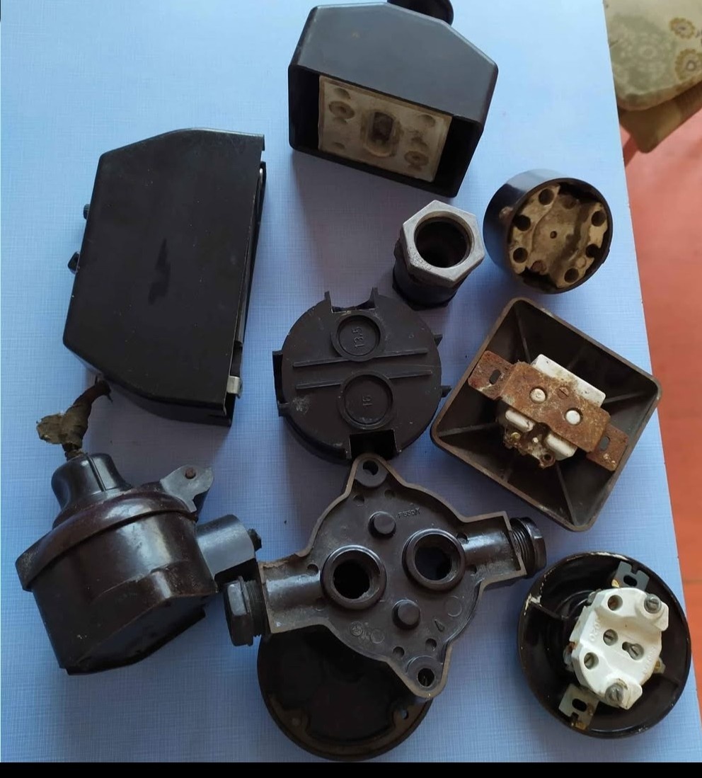 Staré bakelitové elektro - 4