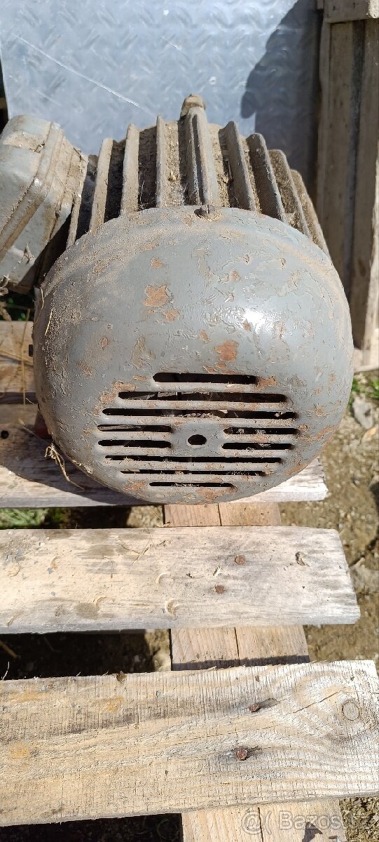 Elektromotor 220/380 V - 4