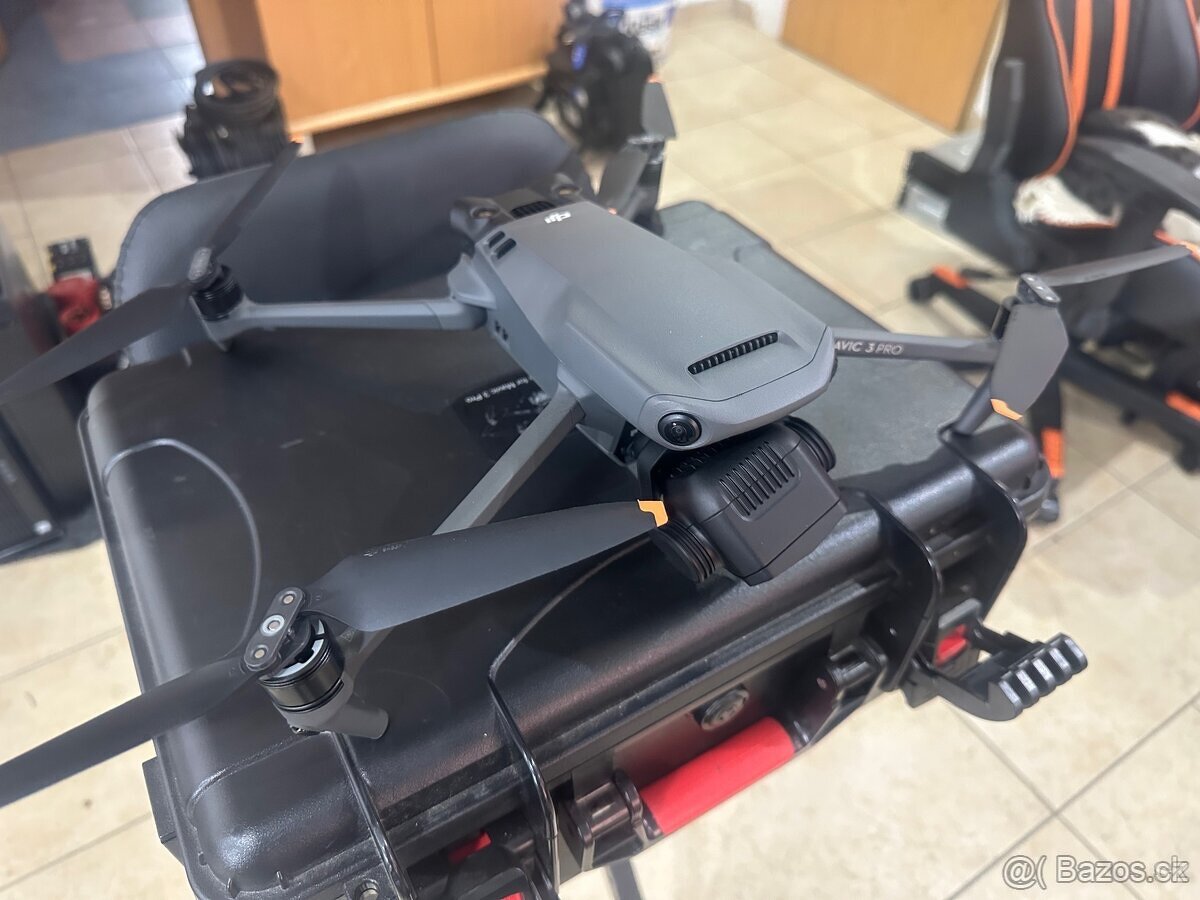 Dron DJI Mavic 3 Pro Fly More Combo - 4