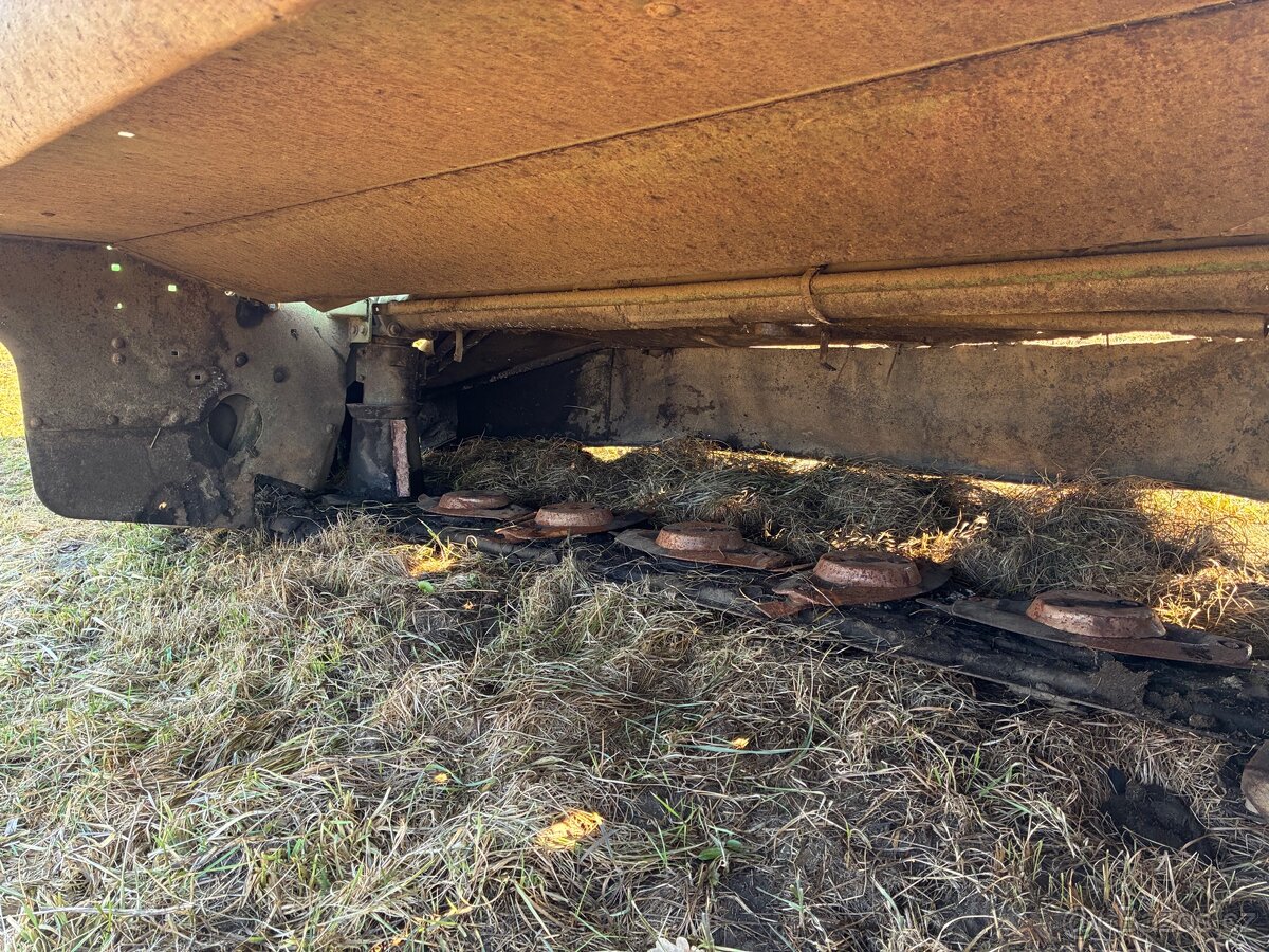 Disková sekačka John Deere 328 - 4