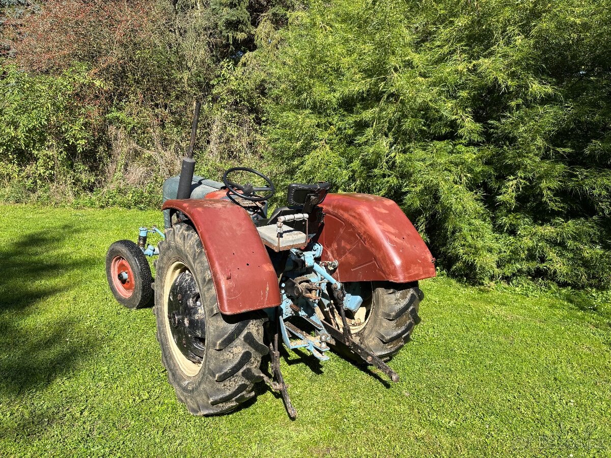 TRAKTOR ZETOR 3011 - 4