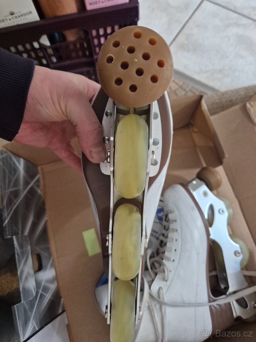 Prodám inline krasobrusle Jackson - 4