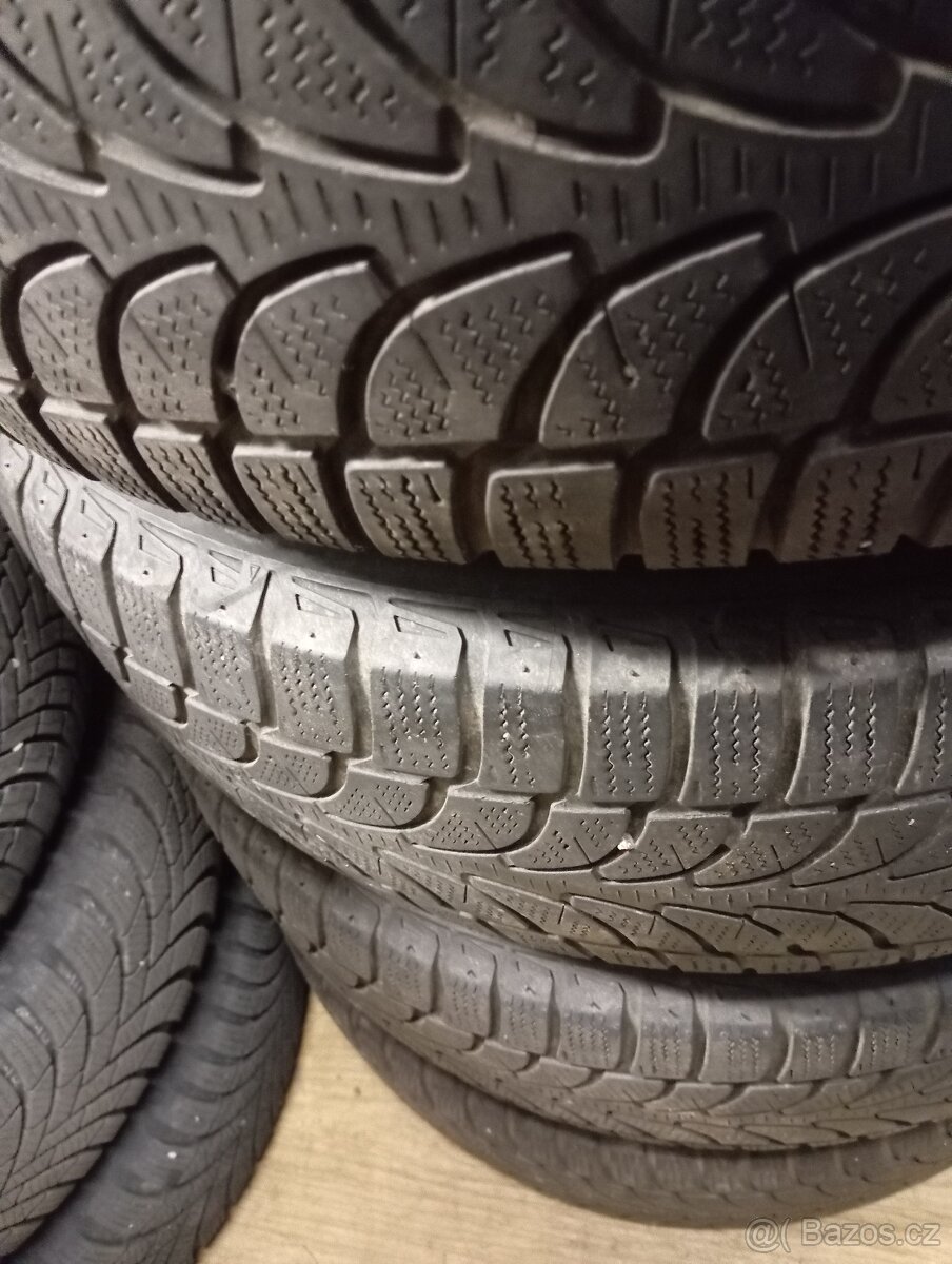 225/65/17 Bridgestone Blizzard - 4