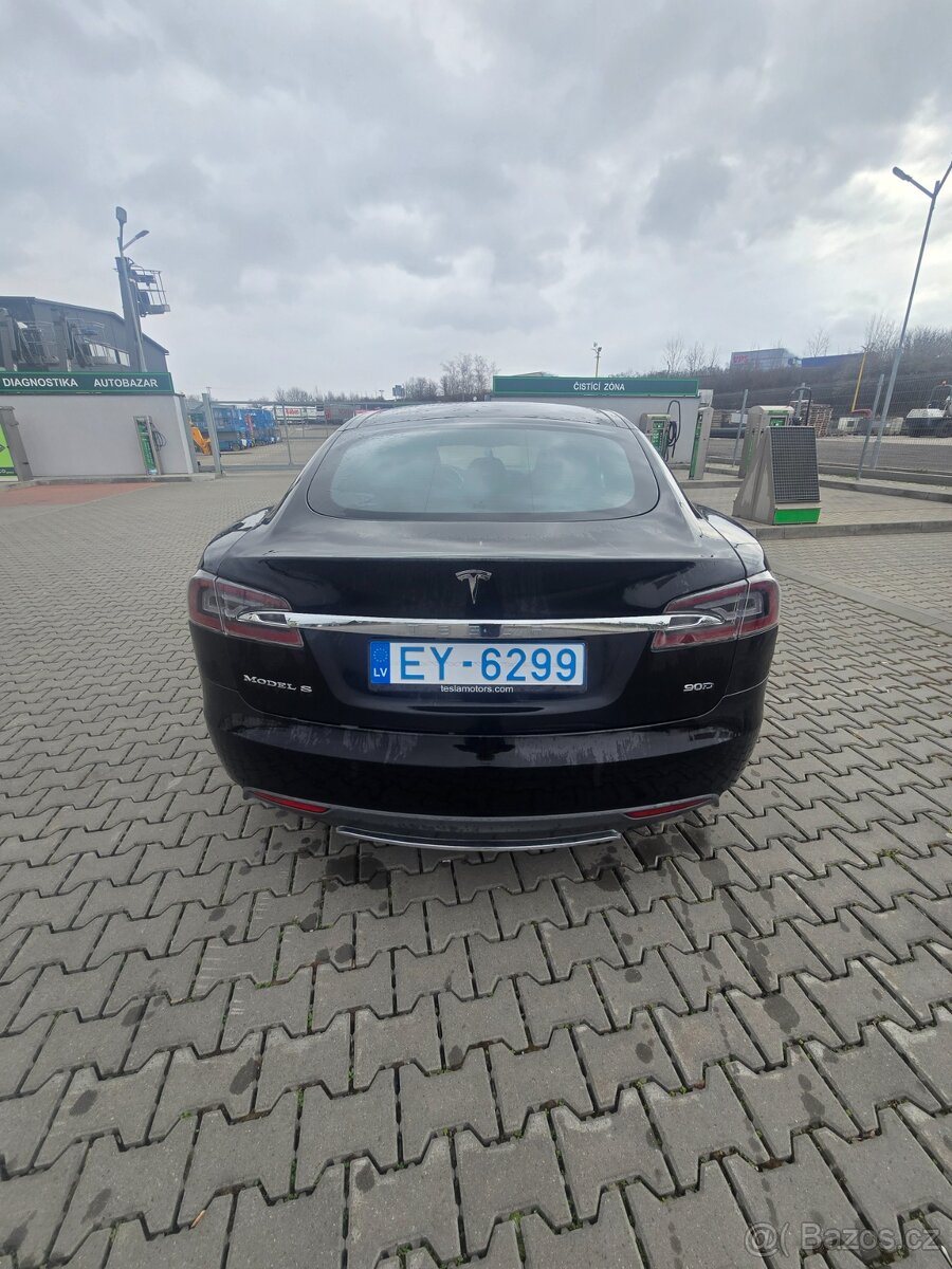 Tesla Model S 90D Free Supercharger - 4