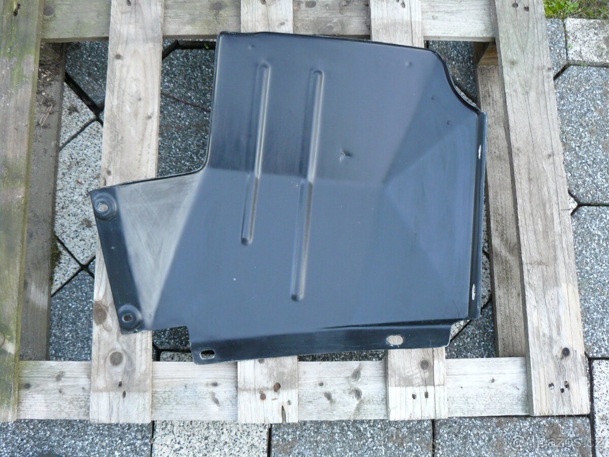 SKODA 110R kryt motoru - 4