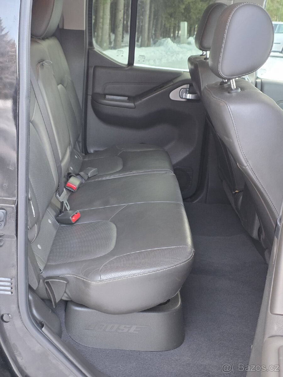 Nissan Navara 3.0D - 4