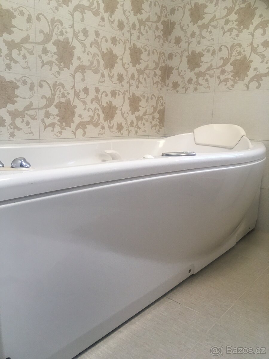 Prodám luxusní hydromasážní vanu ALBATROS - 4