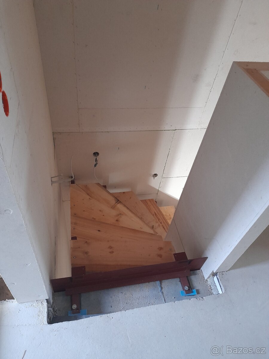 Schody ocelové točité levé 308 cm - 4