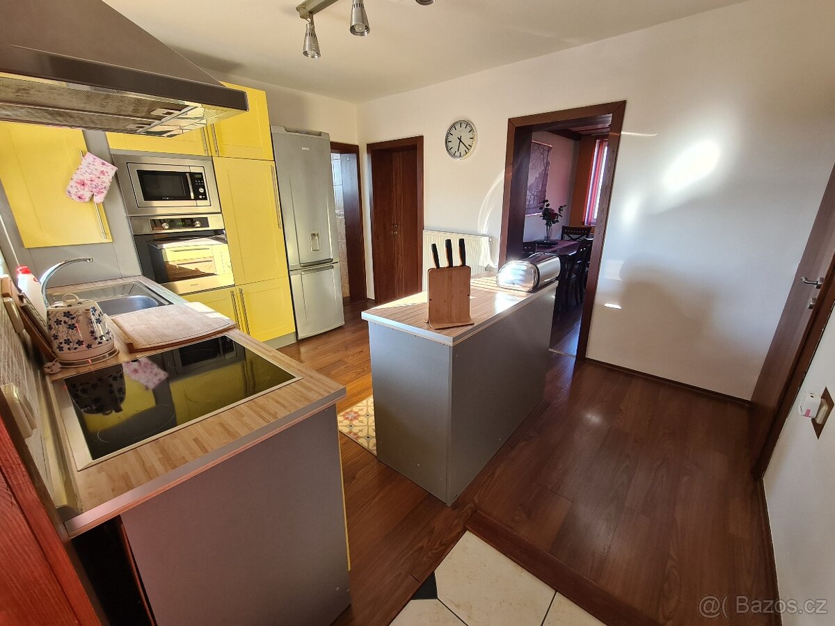 Dvougenerační rodinný dům 2x 3+1 - 4