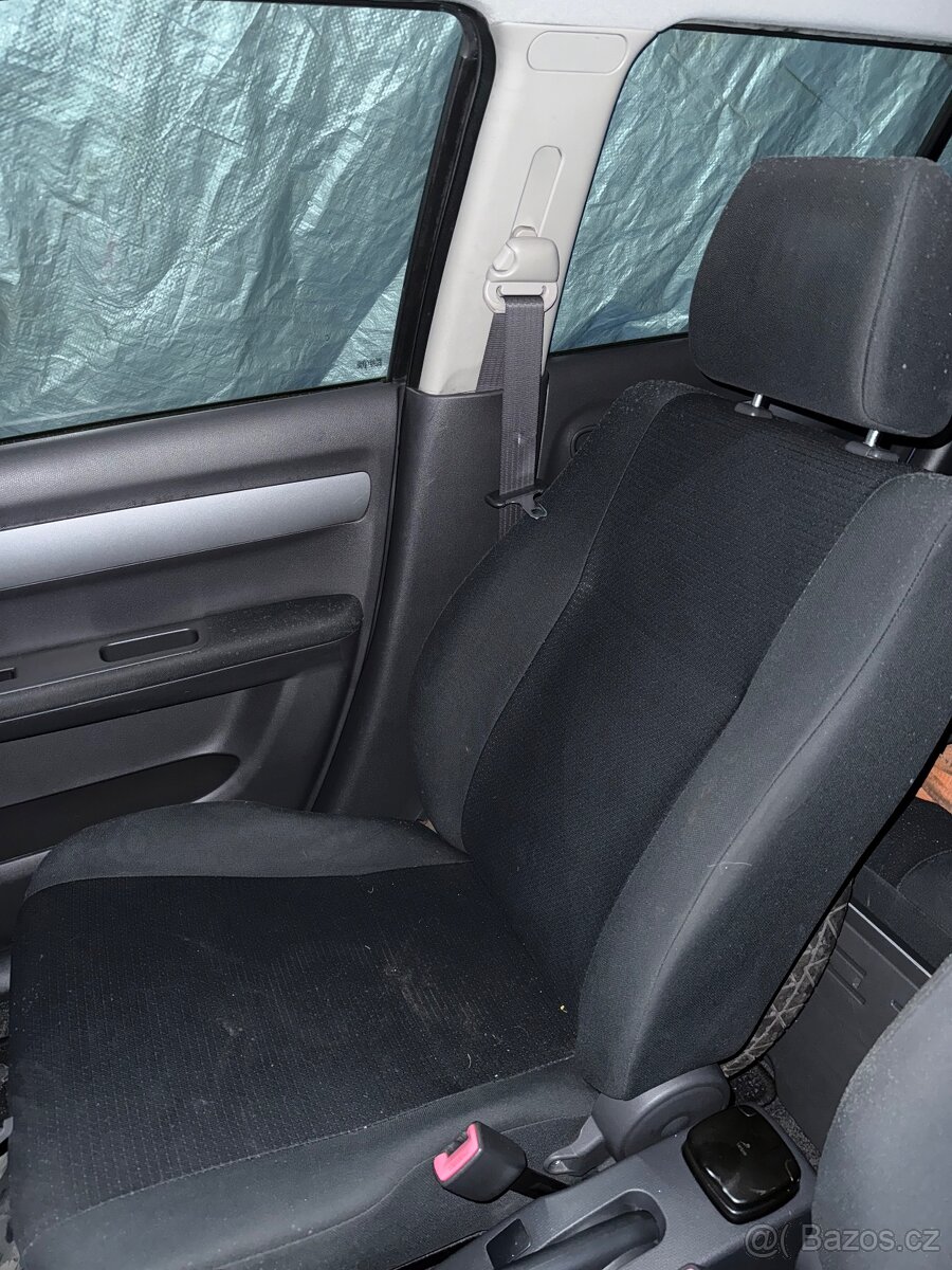 Sedačky Suzuki Swift 3 - 4