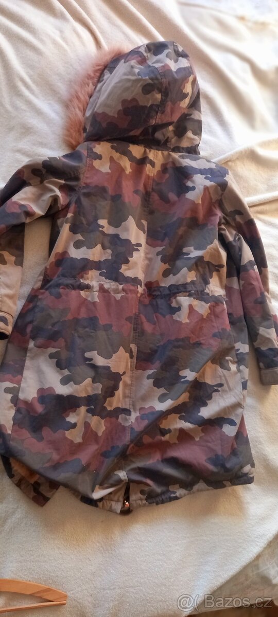 Dámská maskáčová zimní bunda s kapucí - 4